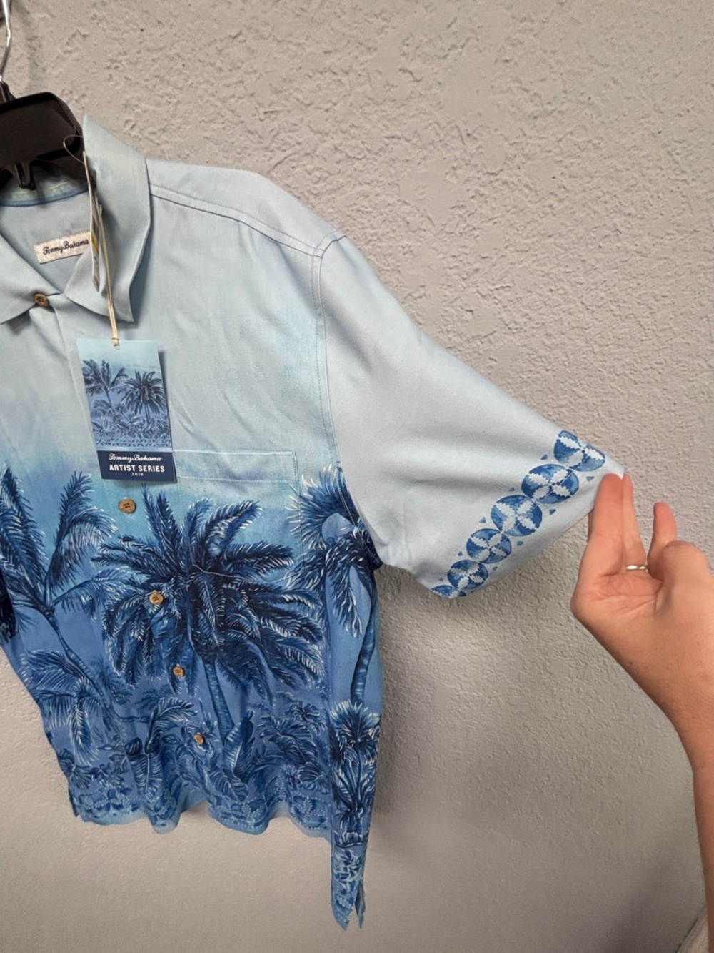 NWT Tommy Bahama Blue Gradient Palm-Print Button-Down Short Sleeve Shirt - Picture 6 of 12
